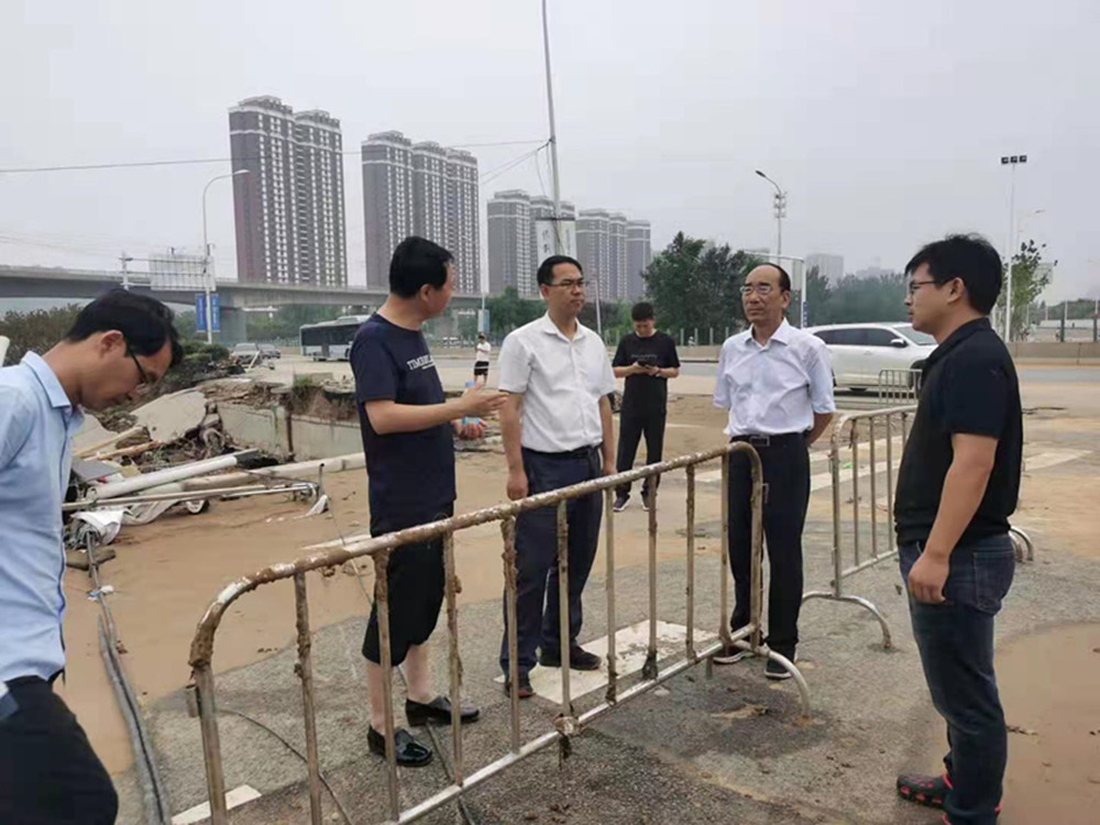 华体会体育-华体会（中国）
党委书记、董事长、总经理秦广远赴市政项目检查指导灾后恢复重建工作